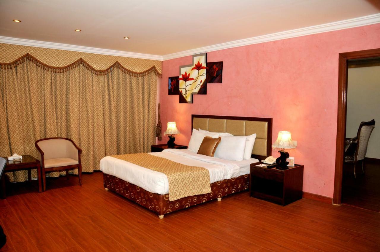 Hotel Di-Palace Riaad Buitenkant foto