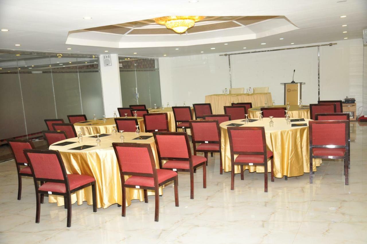 Hotel Di-Palace Riaad Buitenkant foto