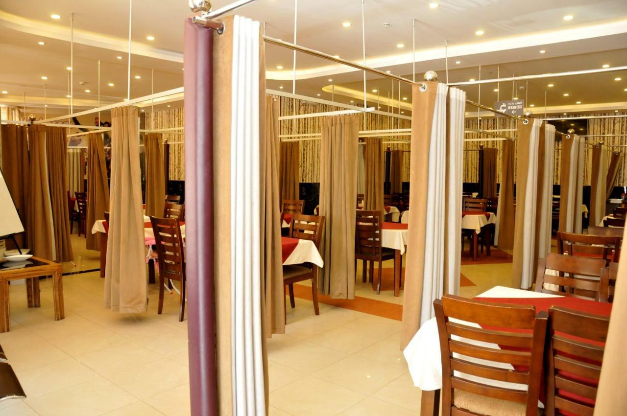 Hotel Di-Palace Riaad Buitenkant foto